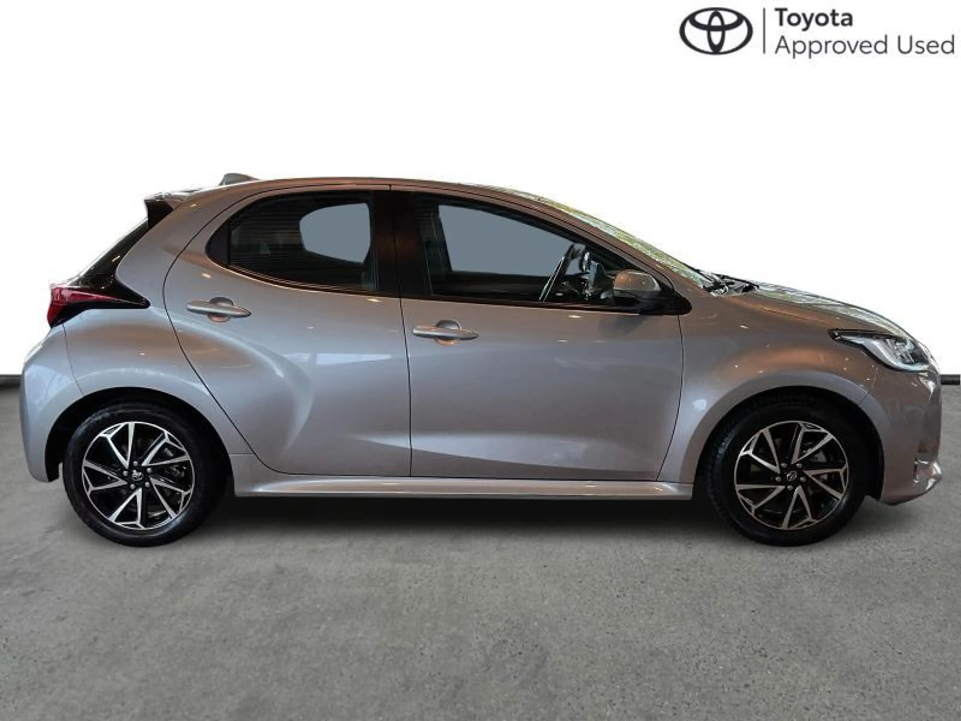 Toyota Yaris Iconic + High-Tech Pack — photo 14