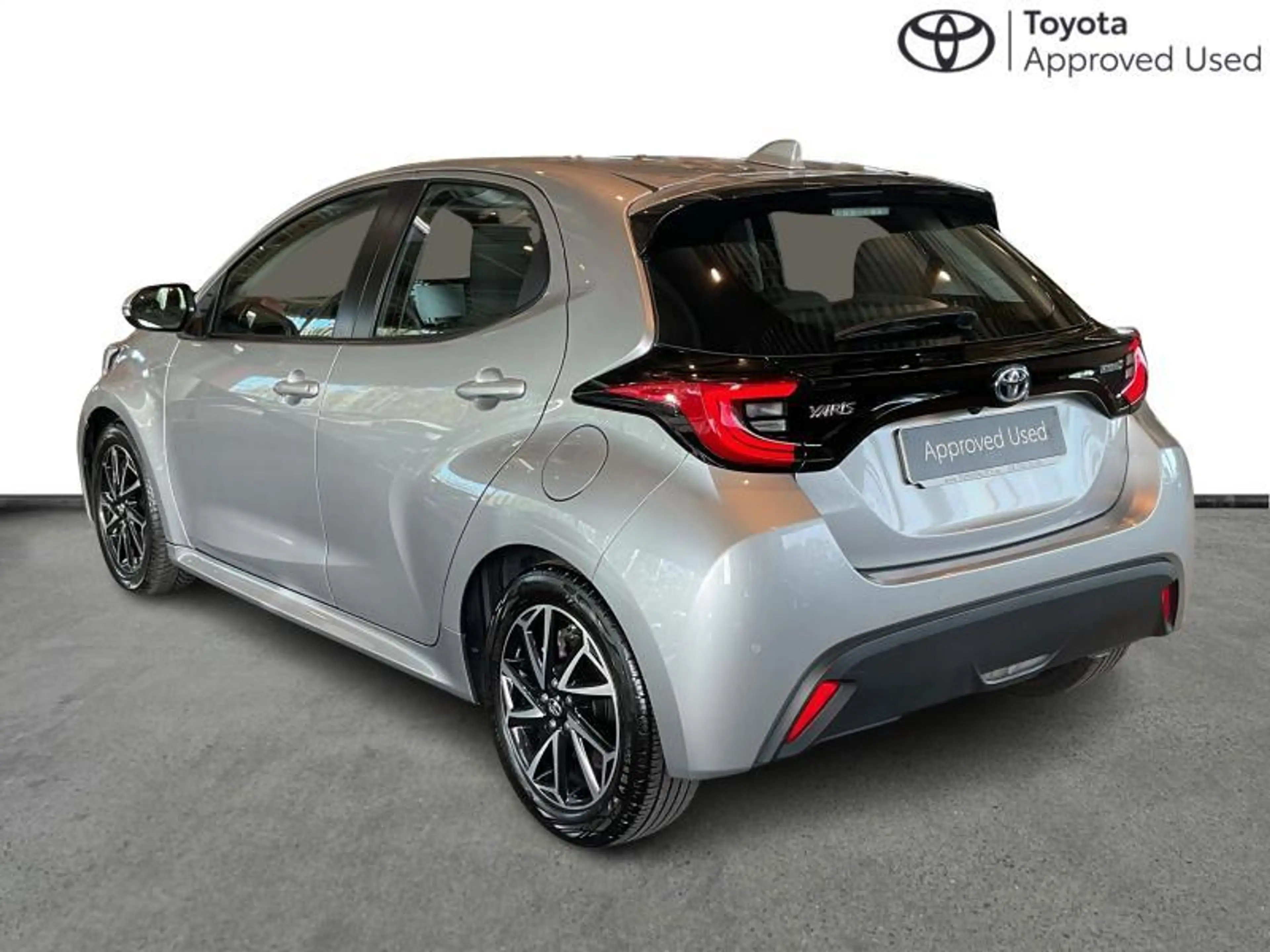 Toyota Yaris Iconic + High-Tech Pack — photo 6