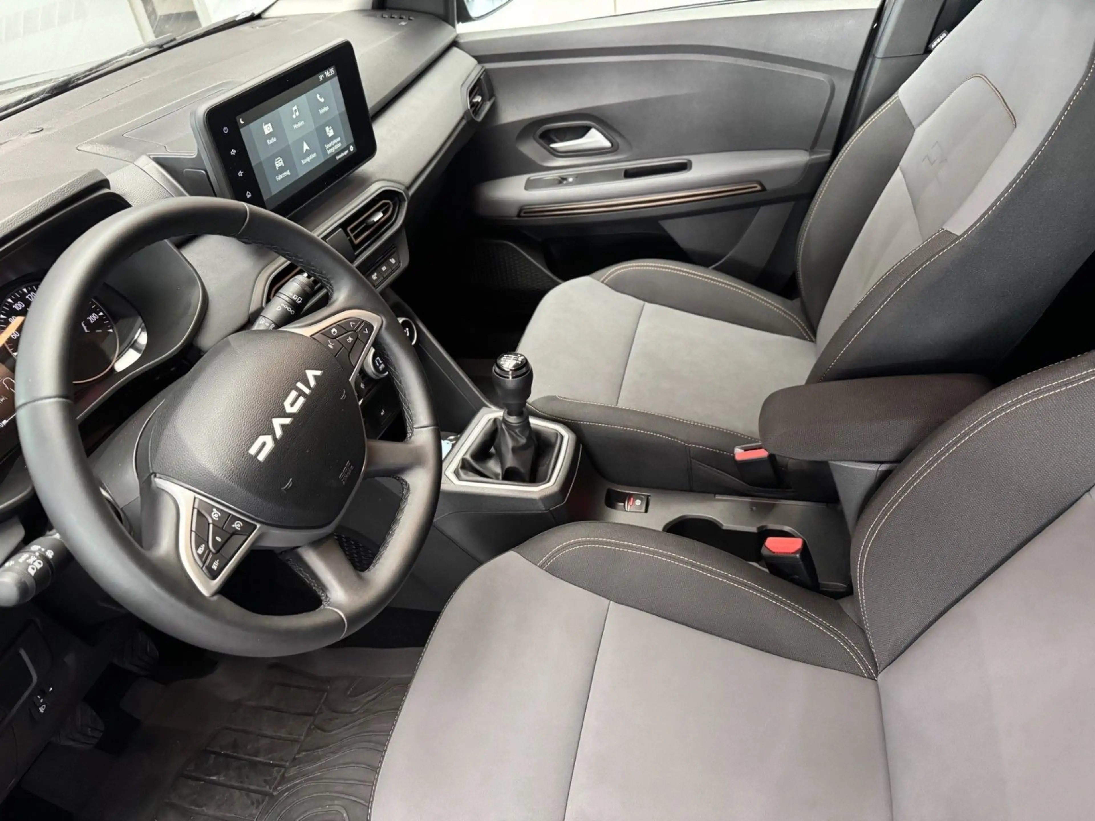Dacia Jogger Extreme TCe110 7-Sitzer — photo 13
