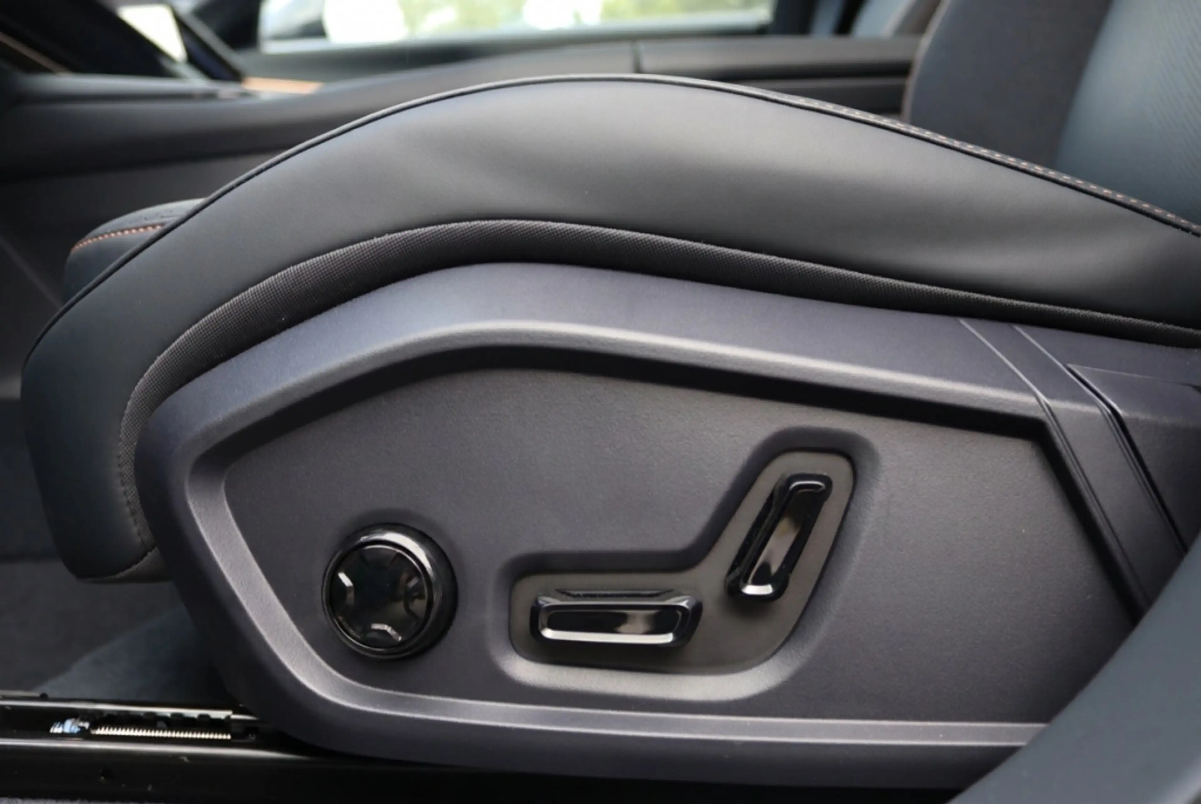 Lynk & Co 08 1.5 More PHEV 345PK 200 KM Elektrisch l Pano l 360 — photo 35
