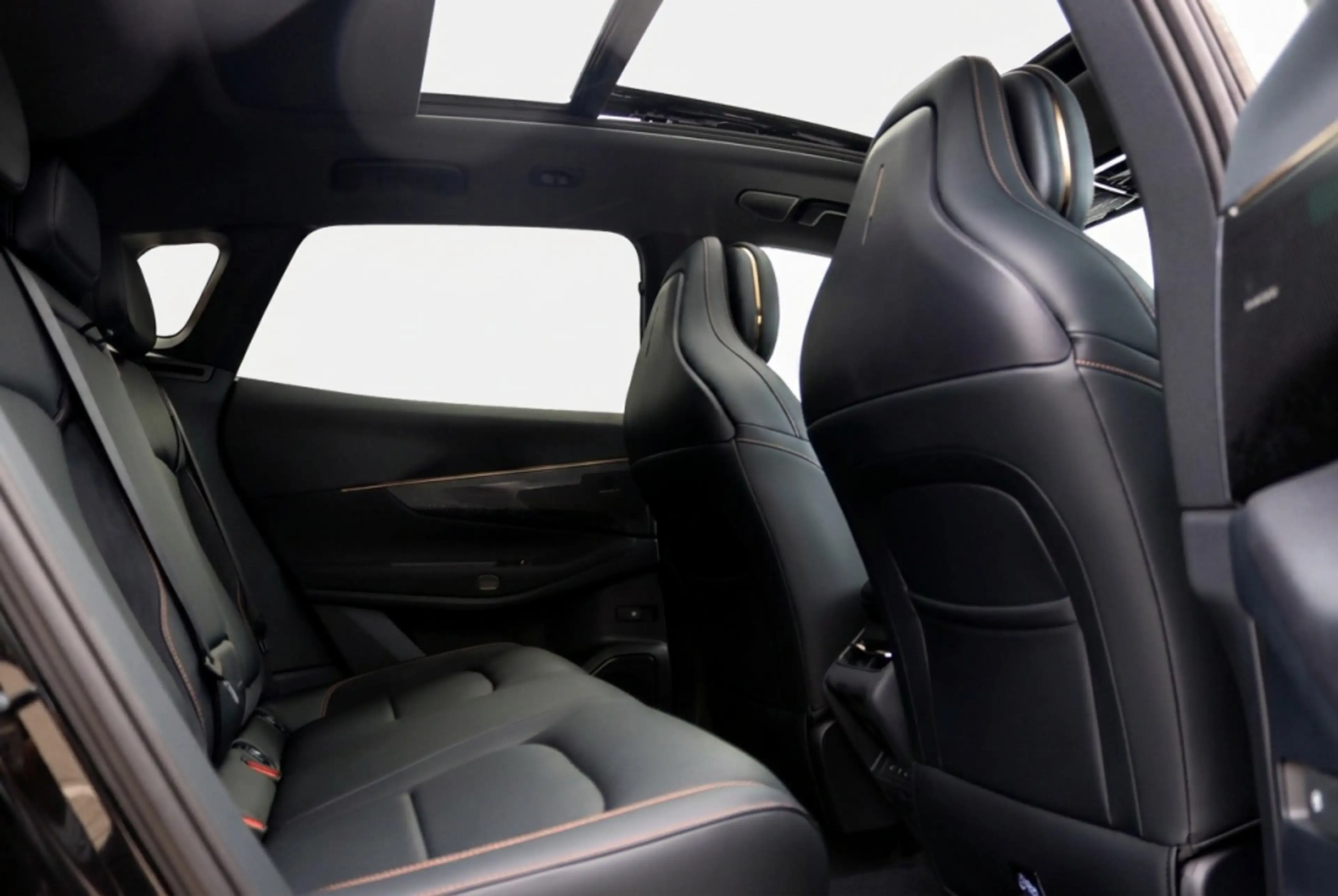 Lynk & Co 08 1.5 More PHEV 345PK 200 KM Elektrisch l Pano l 360 — photo 10