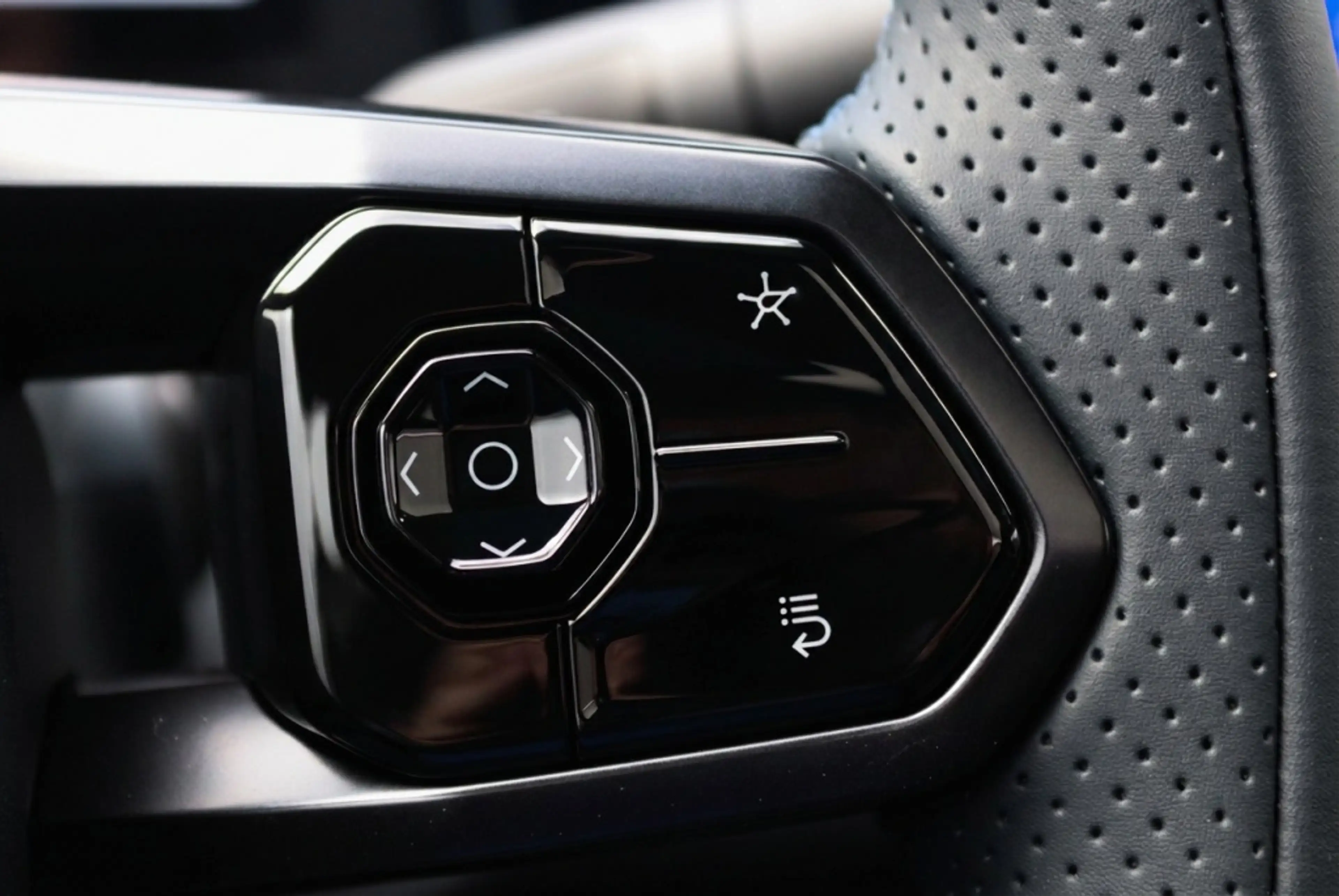 Lynk & Co 08 1.5 More PHEV 345PK 200 KM Elektrisch l Pano l 360 — photo 28