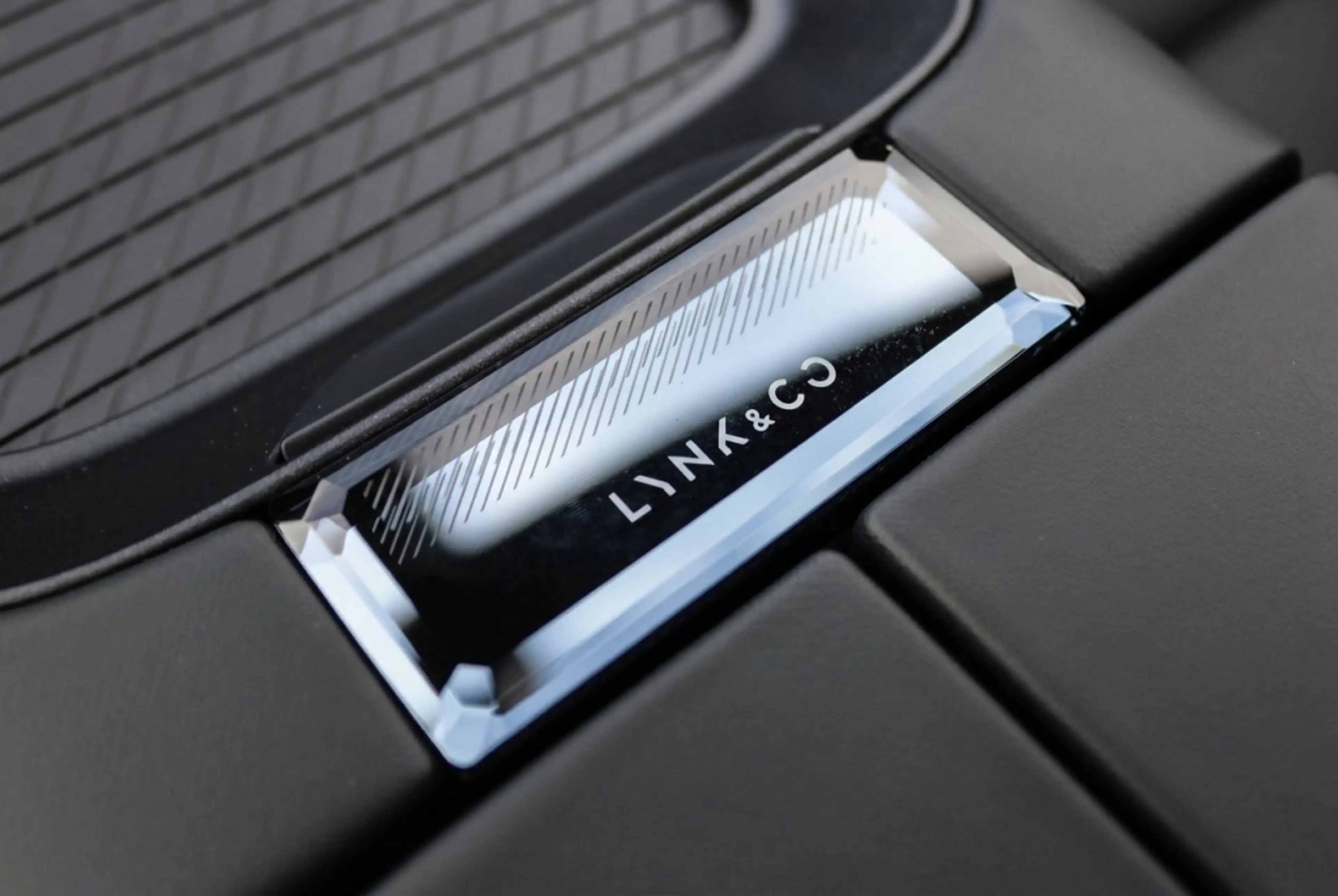 Lynk & Co 08 1.5 More PHEV 345PK 200 KM Elektrisch l Pano l 360 — photo 33