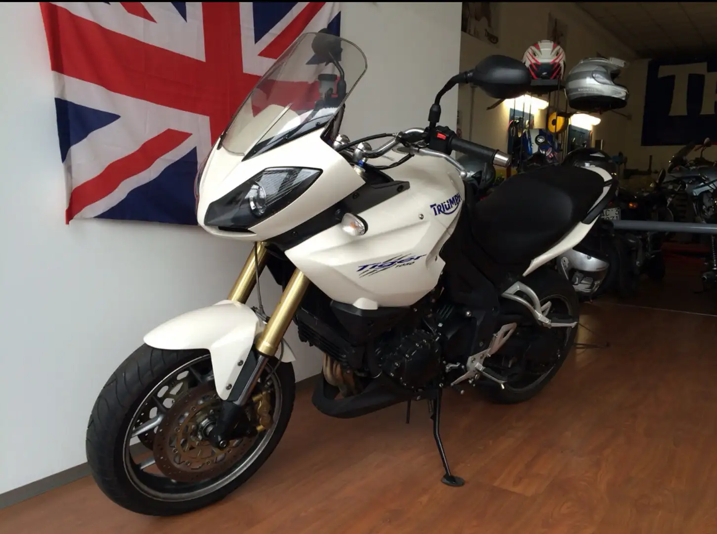 Triumph Tiger 1050 bianca - 1