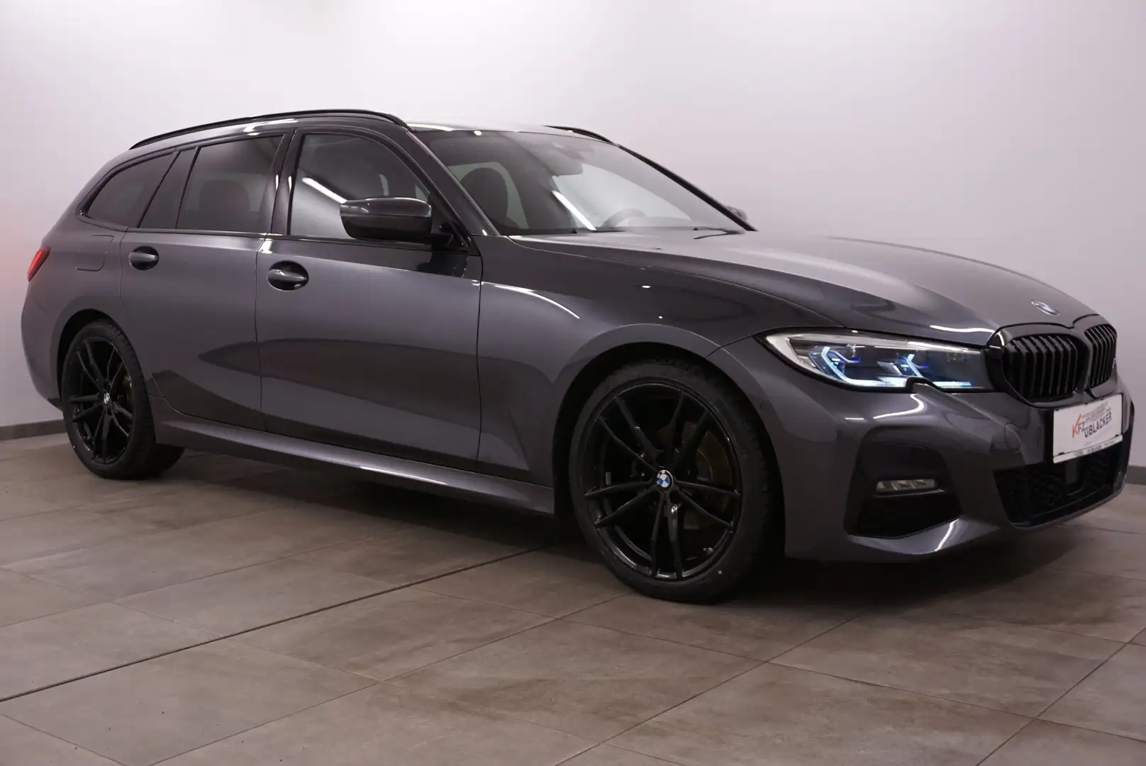BMW 318 d M Sport // Panoramad. // ACC // Anhängervorr. Grau - 1
