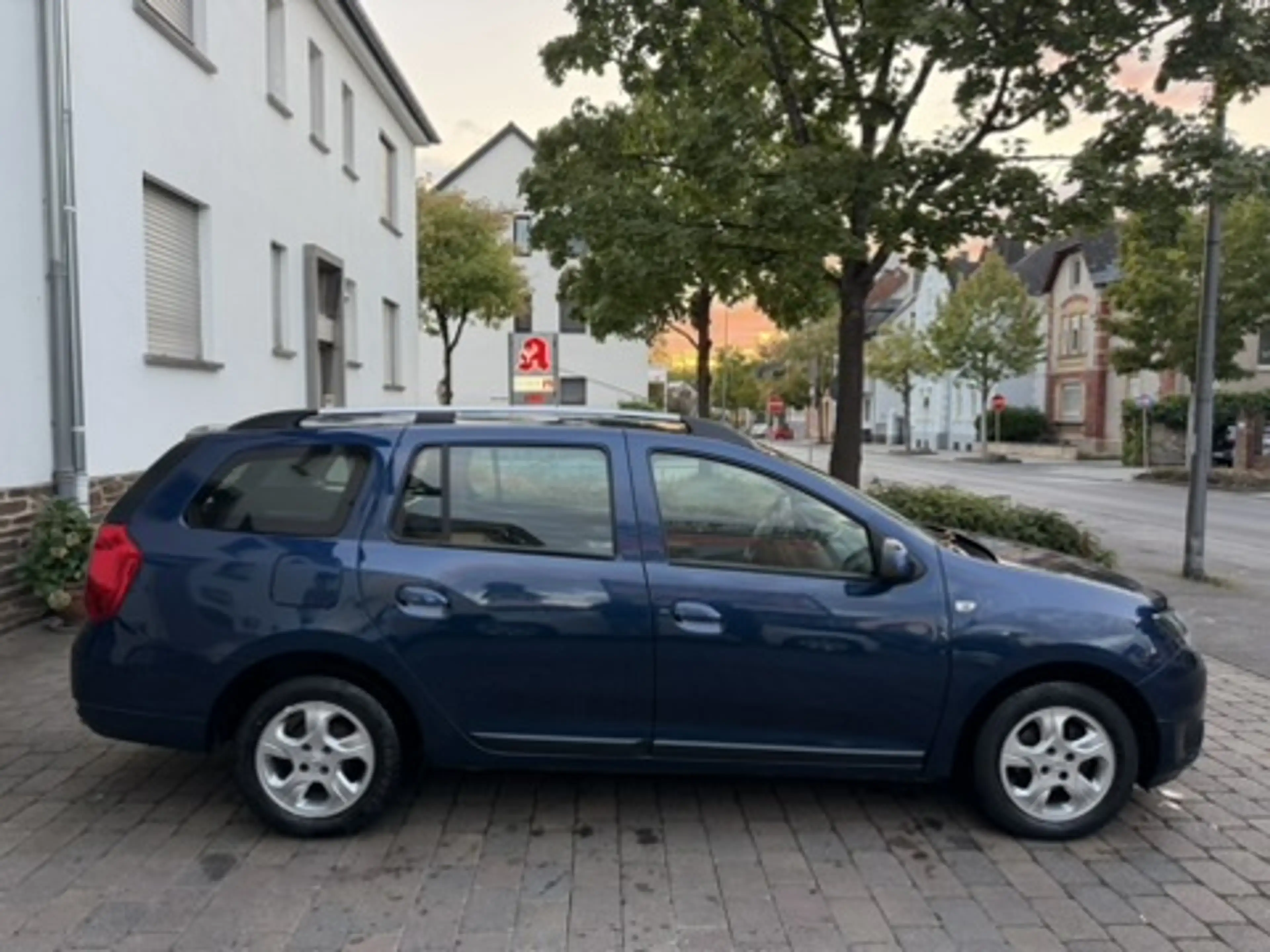 Dacia Logan Prestige MCV II Kombi Automatik - 1. Hand - HU/AU NEU — photo 6