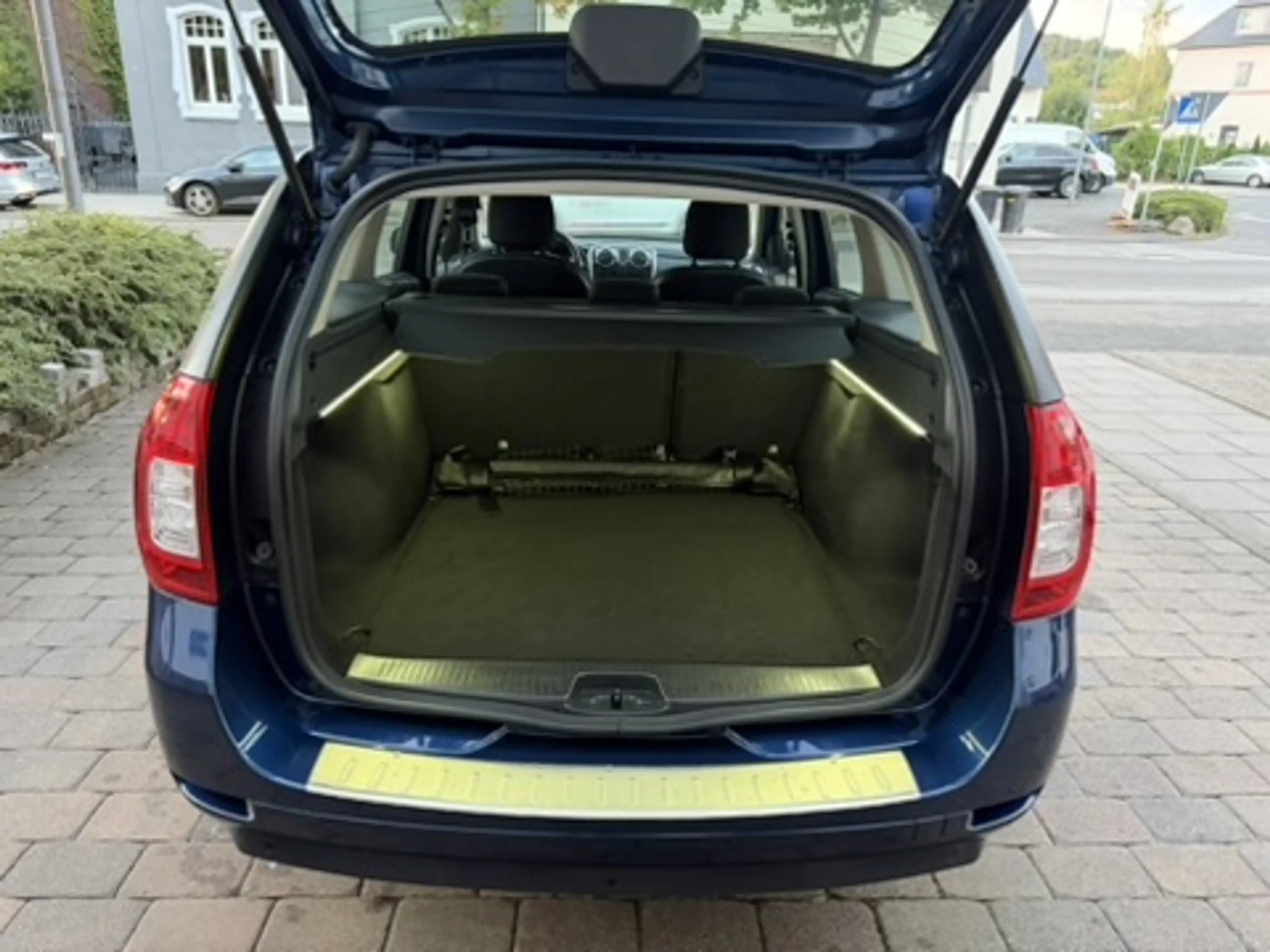 Dacia Logan Prestige MCV II Kombi Automatik - 1. Hand - HU/AU NEU — photo 10