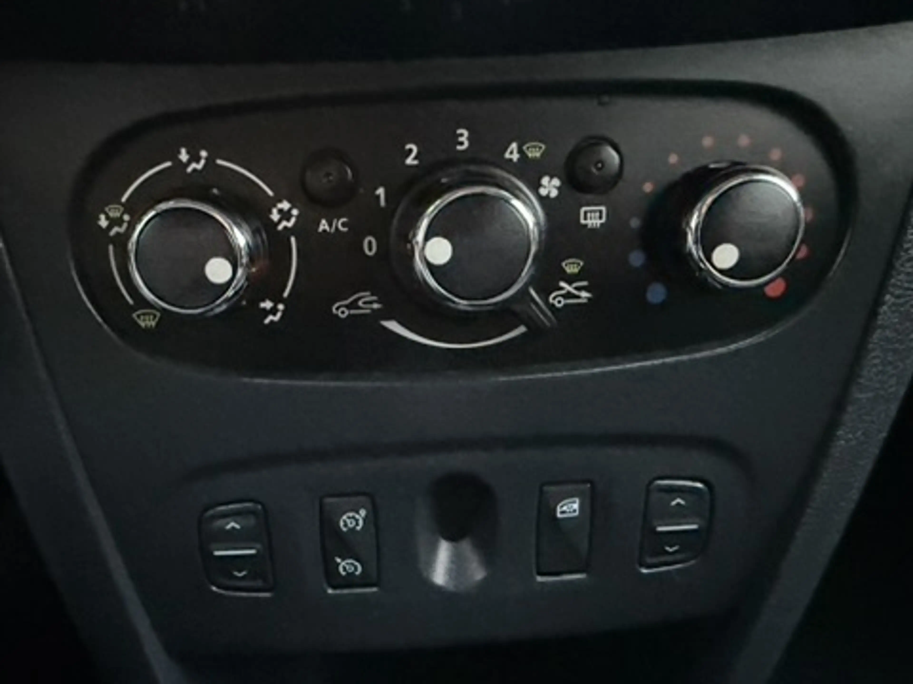 Dacia Logan Prestige MCV II Kombi Automatik - 1. Hand - HU/AU NEU — photo 19