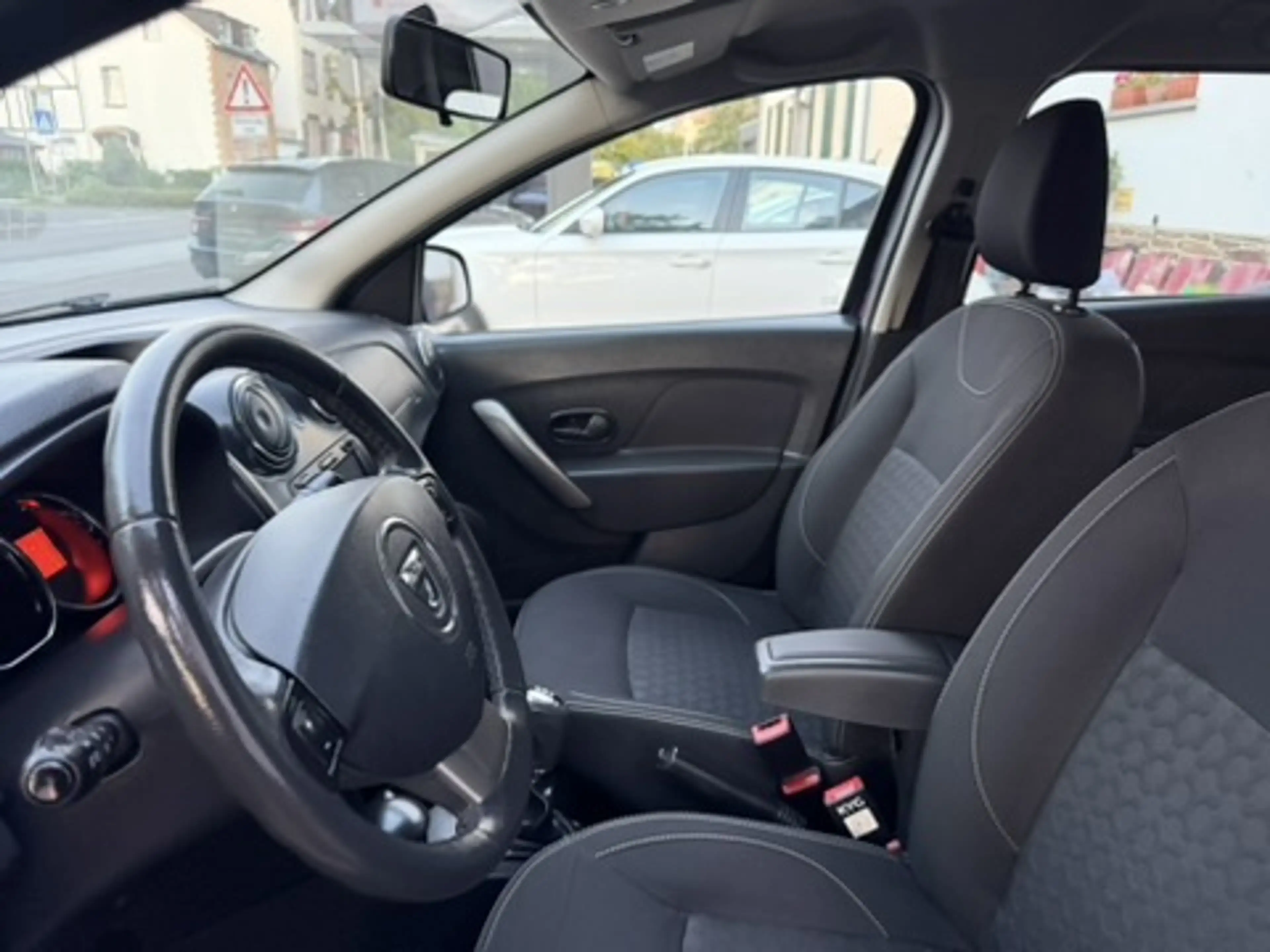 Dacia Logan Prestige MCV II Kombi Automatik - 1. Hand - HU/AU NEU — photo 28