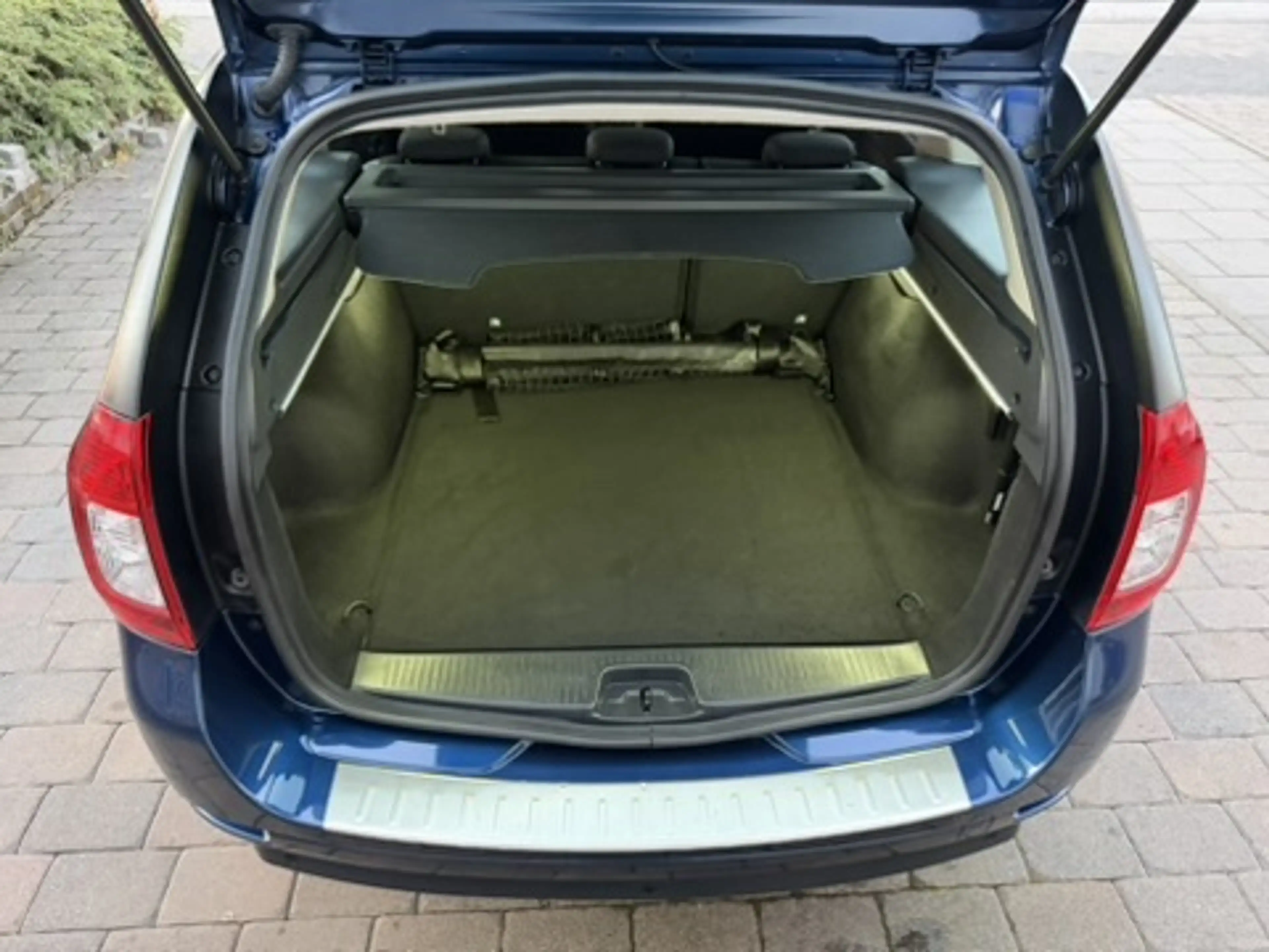 Dacia Logan Prestige MCV II Kombi Automatik - 1. Hand - HU/AU NEU — photo 8
