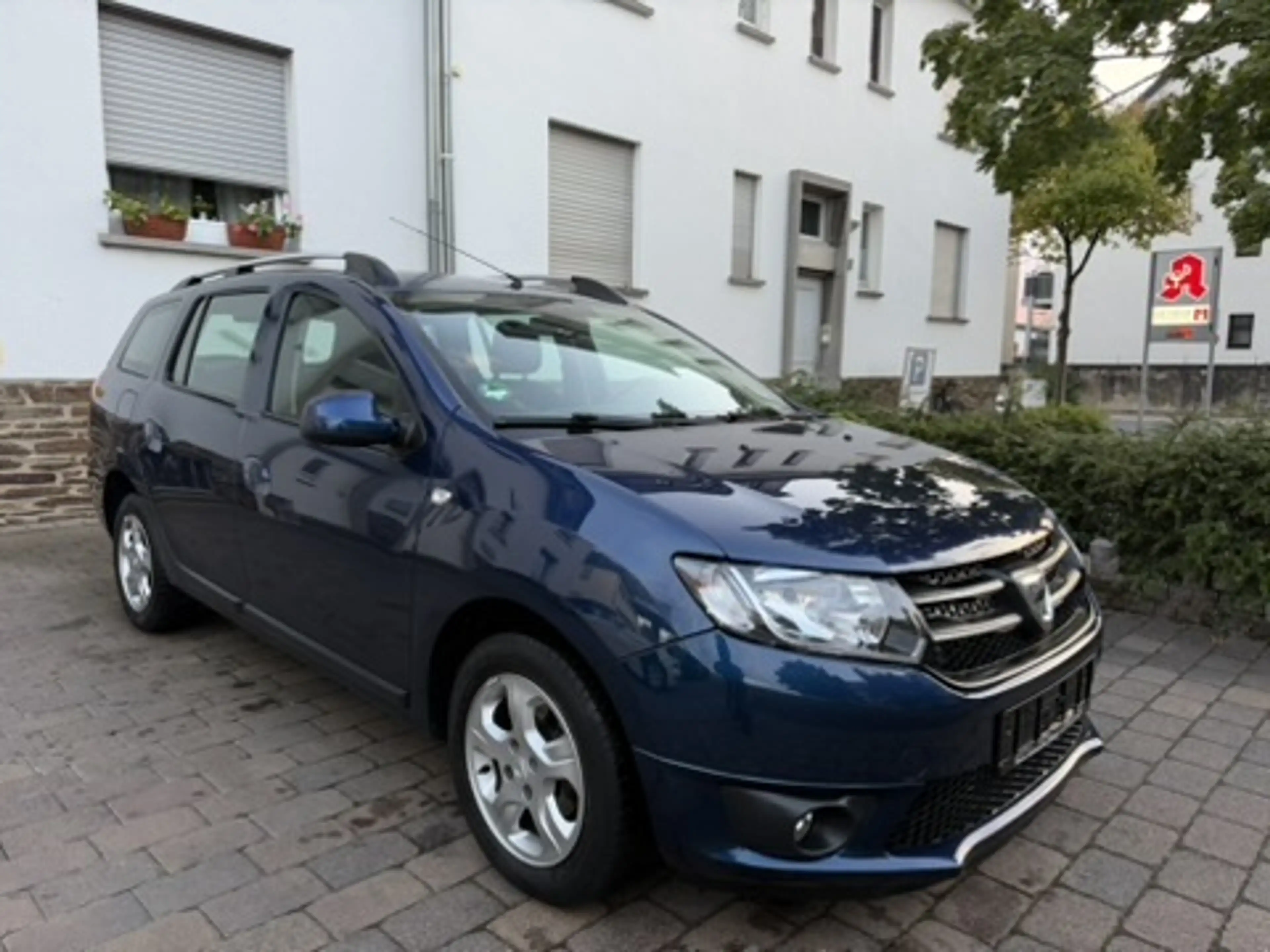 Dacia Logan Prestige MCV II Kombi Automatik - 1. Hand - HU/AU NEU
