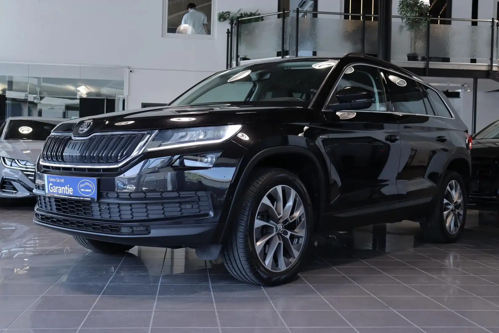Skoda Kodiaq 2.0 TSI DSG Clever 4x4 7-SITZE *ACC*AHK* Schwarz - 2