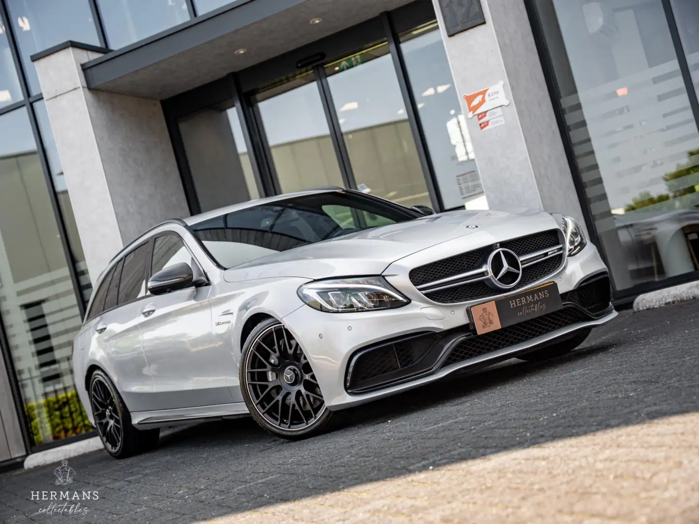 Mercedes-Benz C 63 AMG Estate / Full Carbon / Burmester / 360 / Memory Grijs - 2