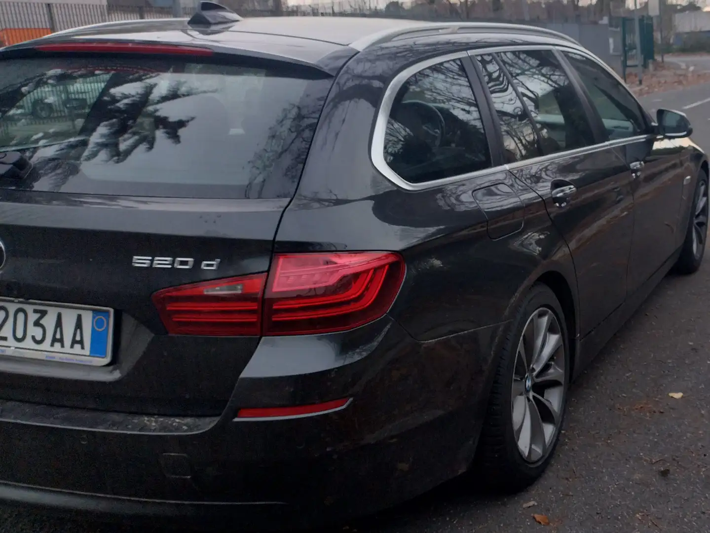 BMW 520 Serie 5 F11 Touring 520d  Business 190cv auto Gris - 2