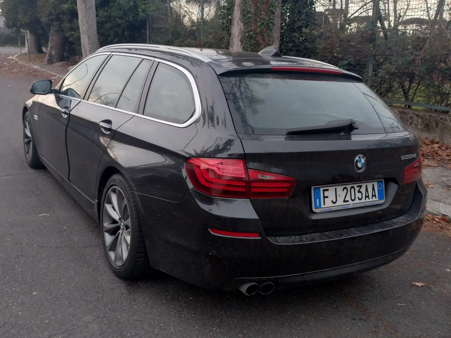 BMW 520 Serie 5 F11 Touring 520d Business 190cv auto Gris - 1
