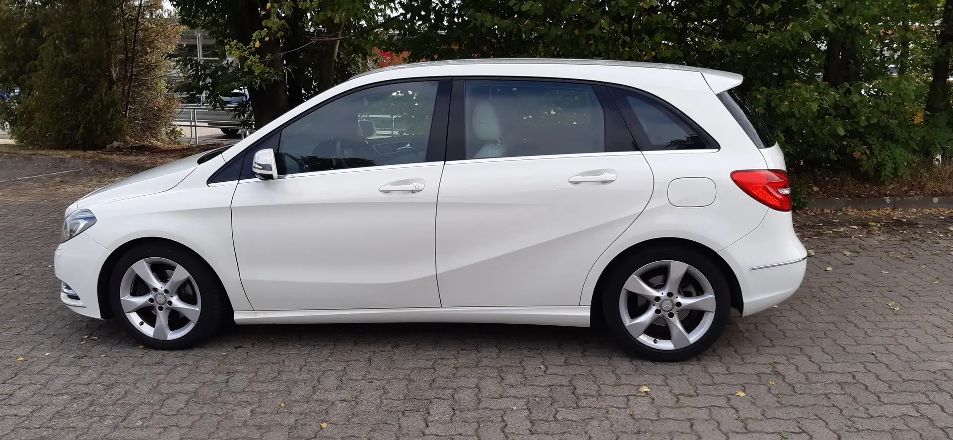 Mercedes-Benz B 180 B 180 (BlueEFFICIENCY) Bianco - 1