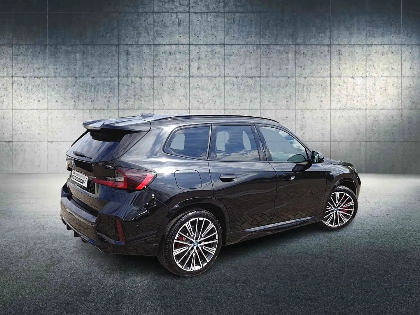 BMW iX1 xDrive30 20",MSportPro,Pano,HUD,HaKa,ACC,AHK Noir - 2
