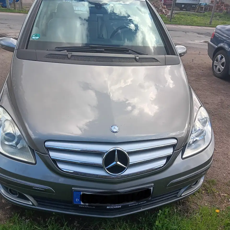 Mercedes-Benz B 200
