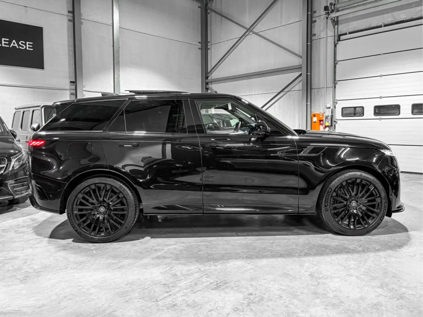 Land Rover Range Rover Sport P635 SV EDITION ONE/ CARBON HAUBE /23*/PANO/CARBON Fekete - 2