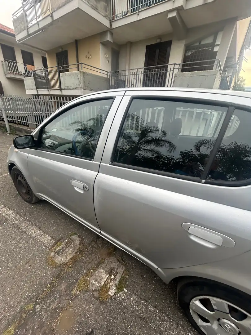 Toyota Yaris Yaris 5p 1.3 Luna Argento - 1