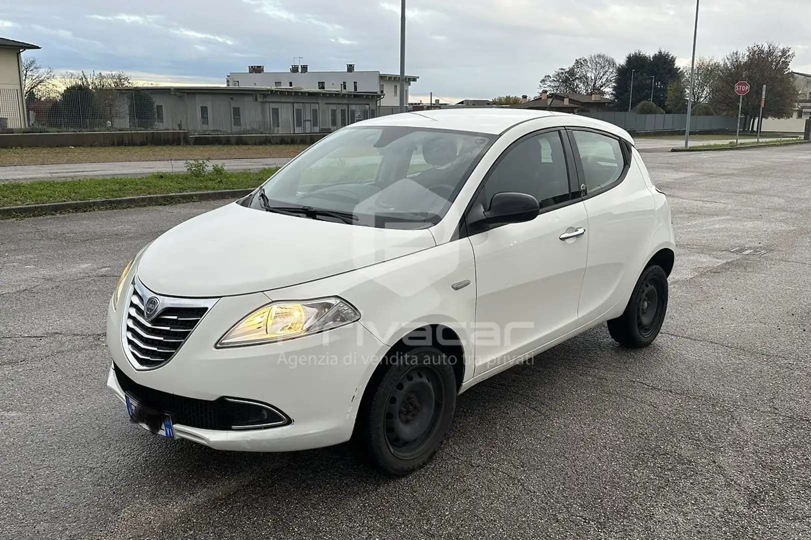 Lancia Ypsilon Ypsilon 0.9 TwinAir 85 CV 5 porte Metano Ecochic Silver Weiß - 1