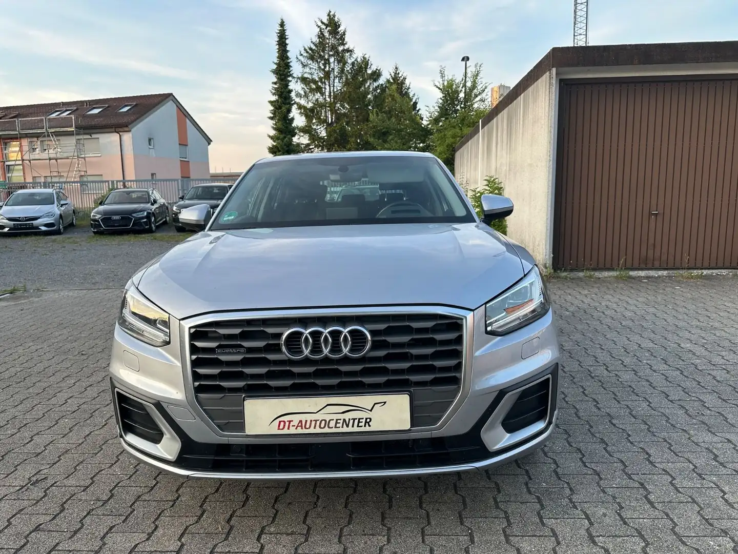 Audi Q2 quattro sport Silber - 2