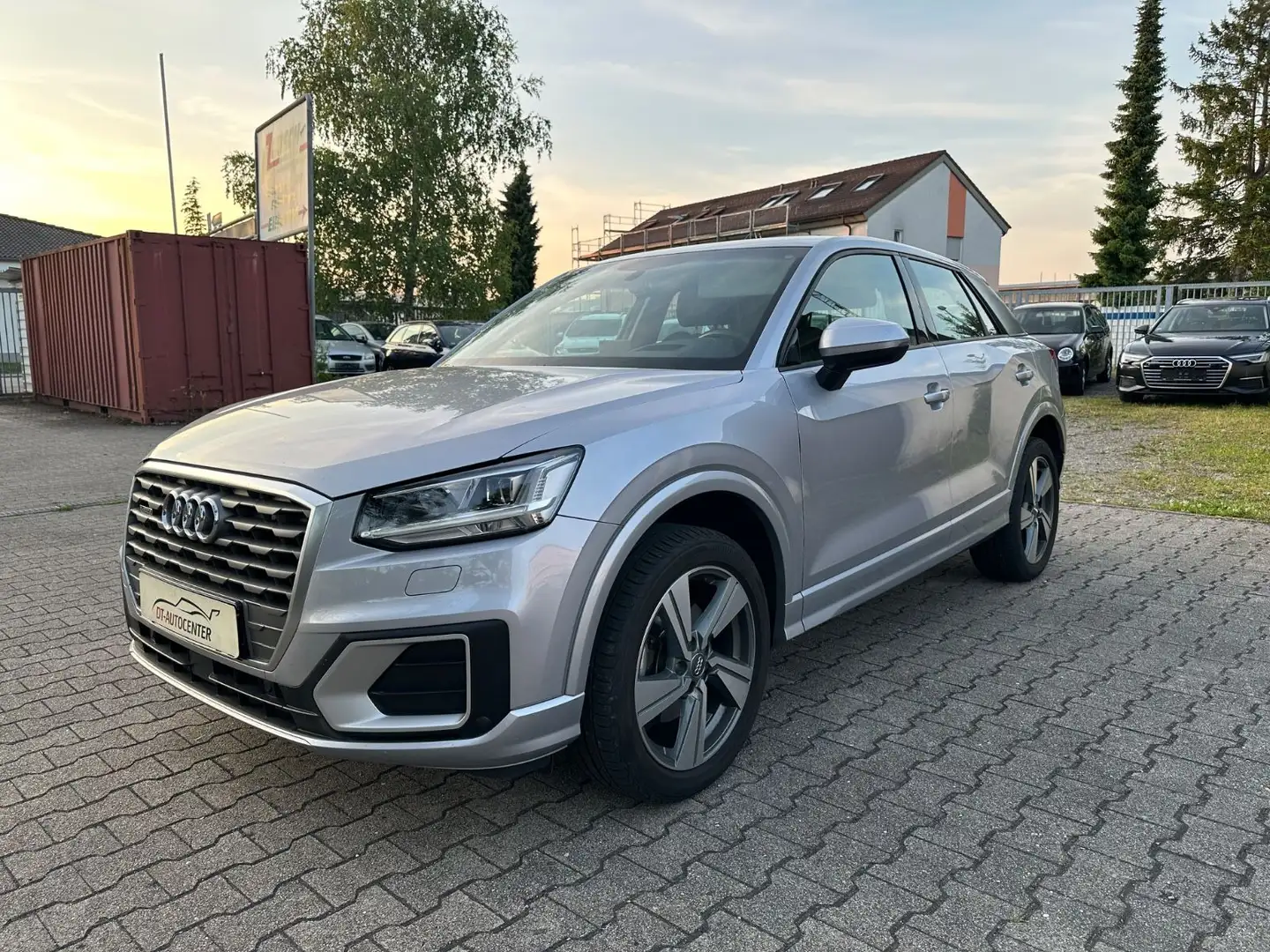 Audi Q2 quattro sport Silber - 1