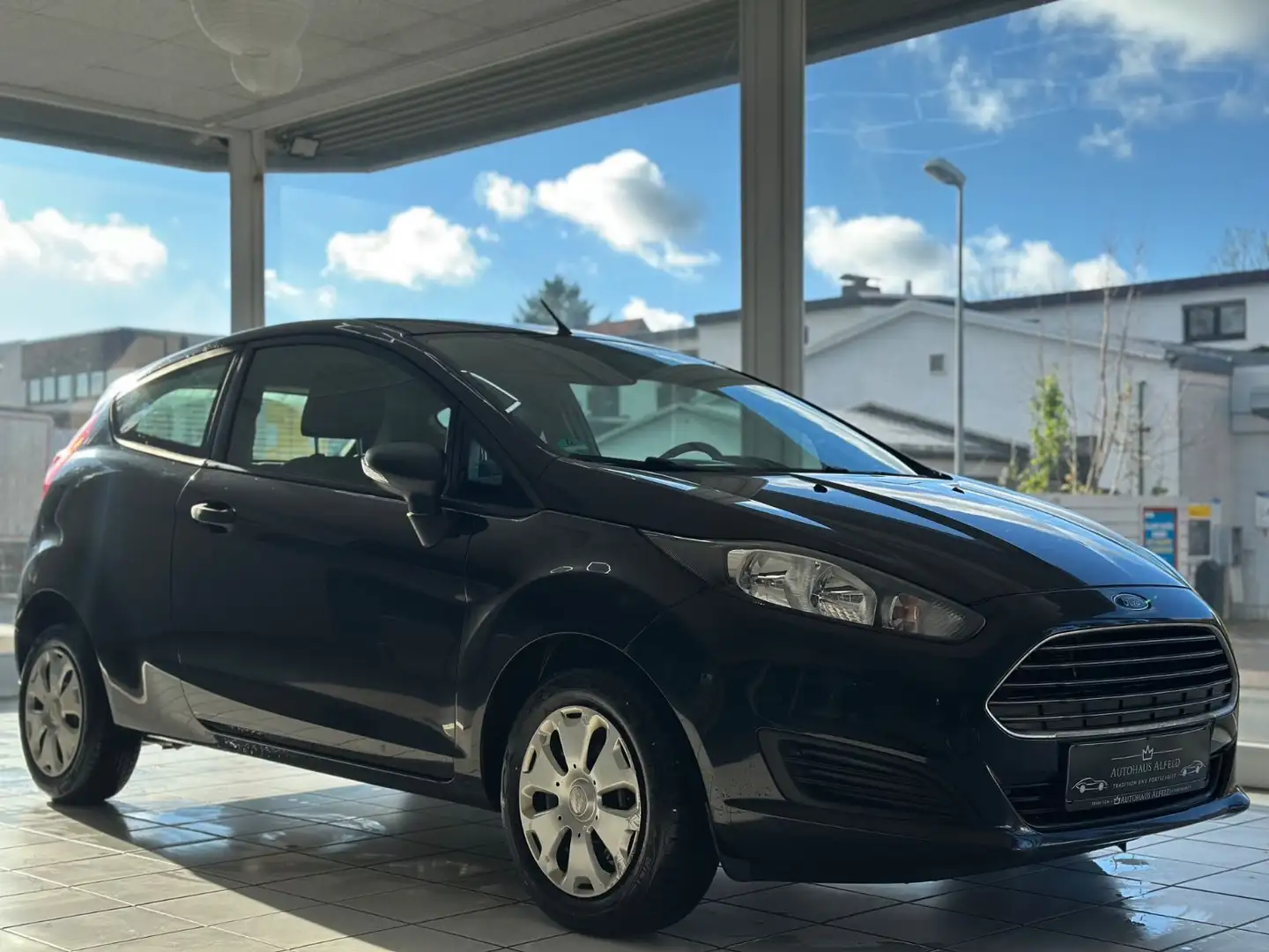 Ford Fiesta 1,3 KLIMA Schwarz - 1