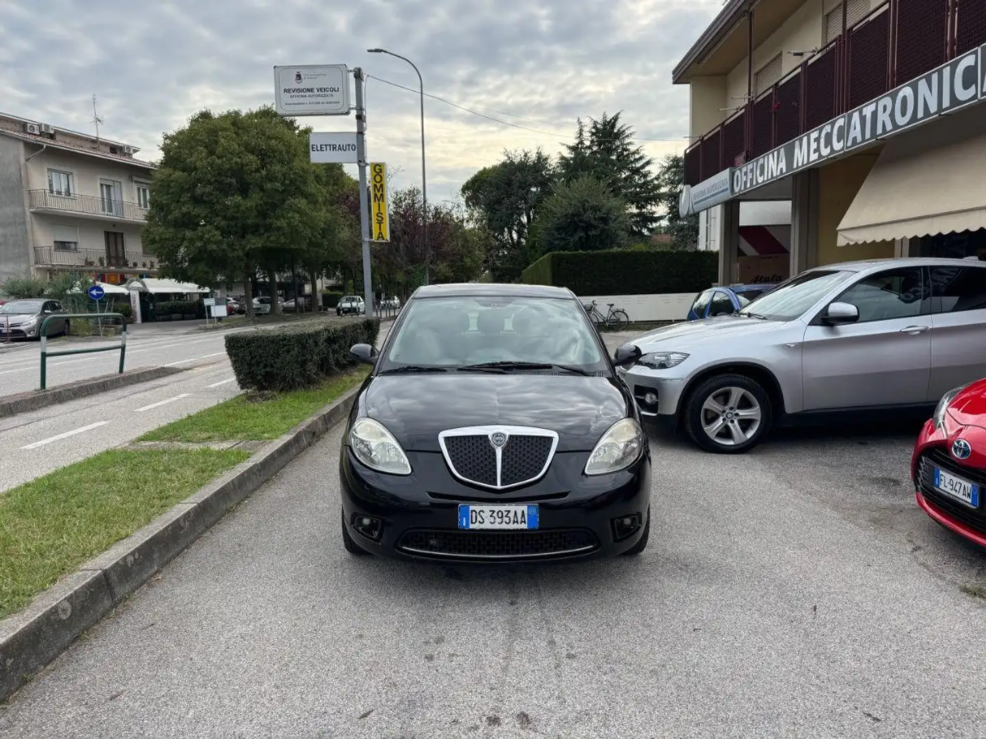 Lancia Ypsilon 1.2 Argento #NEOPATENTATI Nero - 2