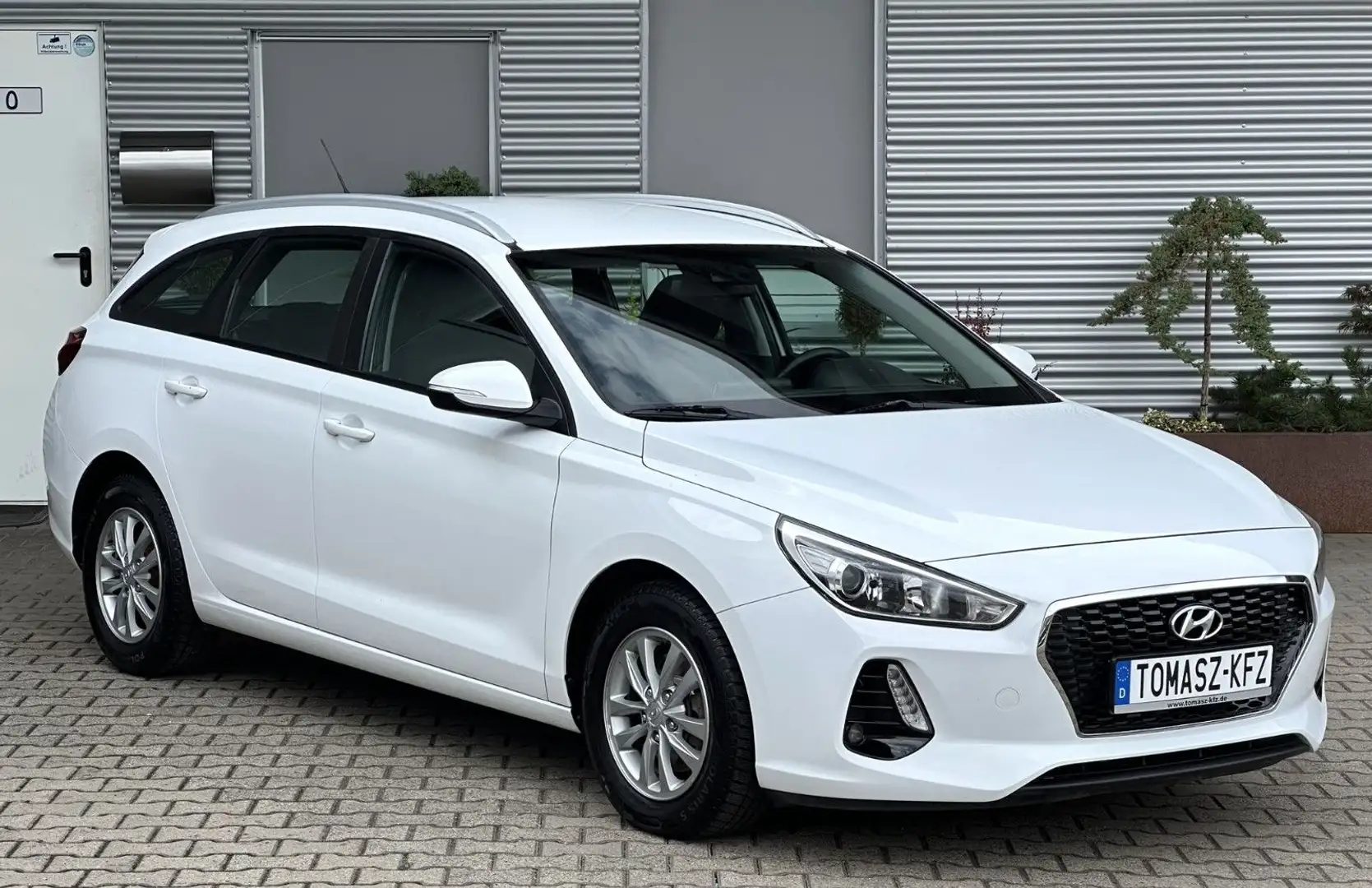 Hyundai i30 1.0 T-GDI Kombi Trend*Temp*AC*TÜV+Insp. NEU Weiß - 1
