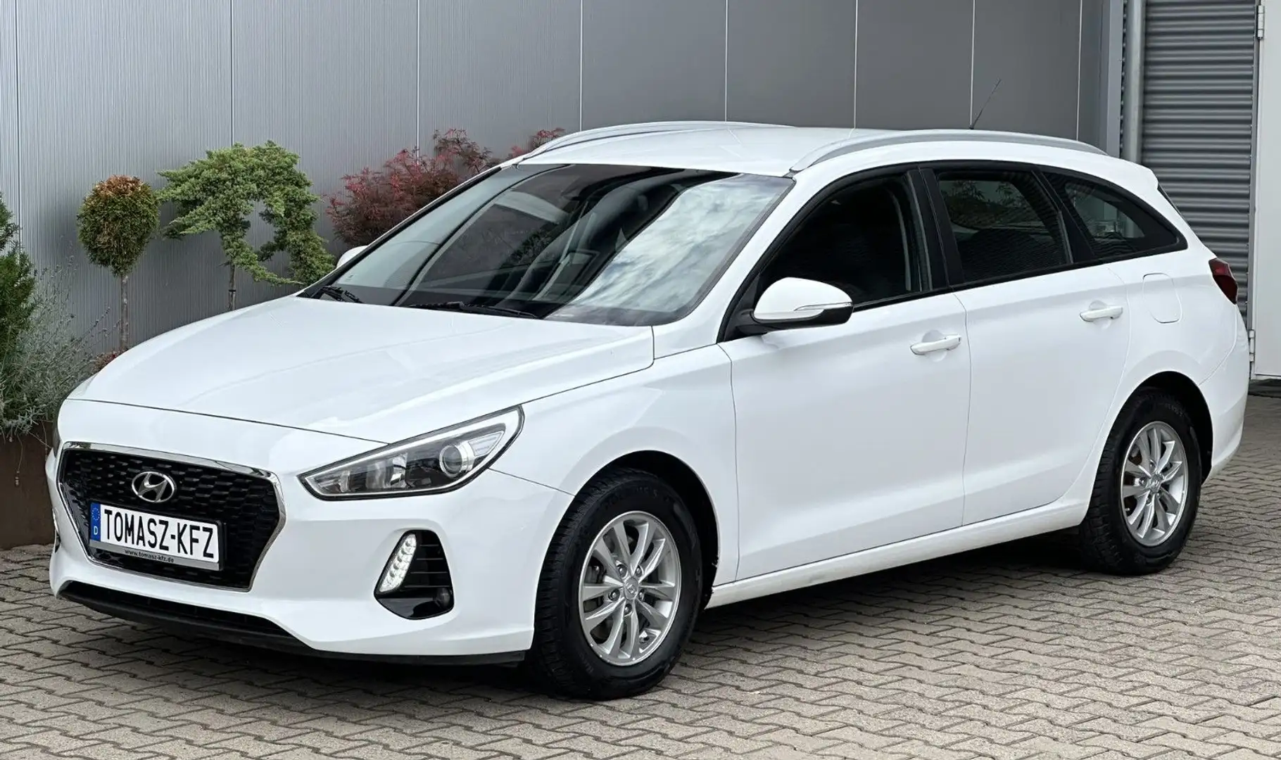 Hyundai i30 1.0 T-GDI Kombi Trend*Temp*AC*TÜV+Insp. NEU Weiß - 2