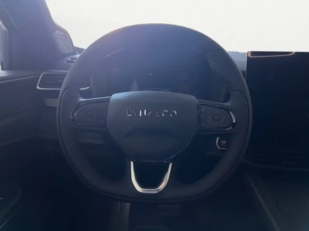 Lynk & Co 01
