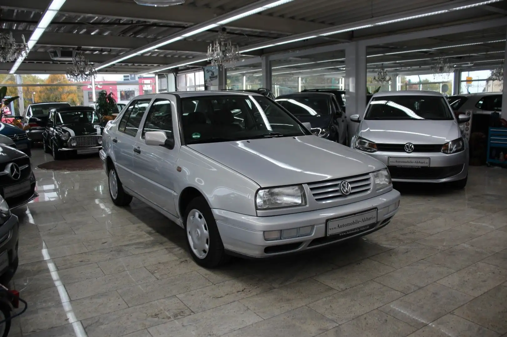 Volkswagen Vento 1.8 GLX Automatik Szary - 2