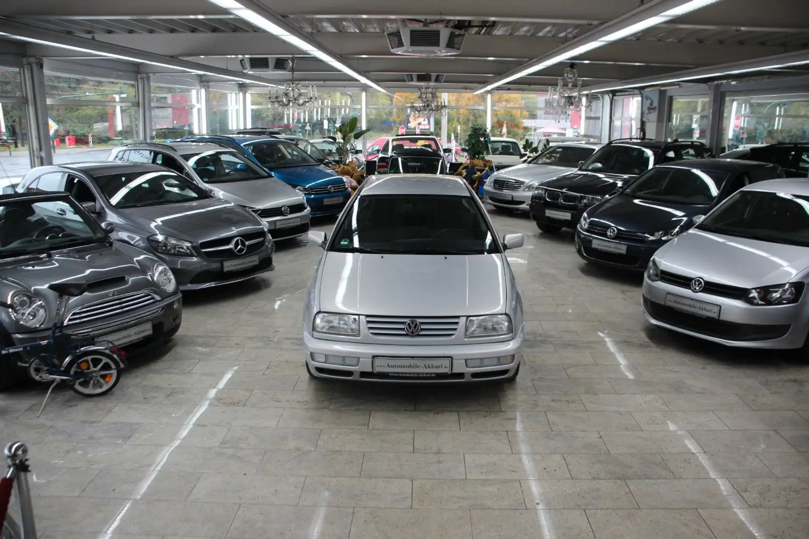 Volkswagen Vento 1.8 GLX Automatik Szary - 1