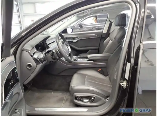 Audi A8 view 4
