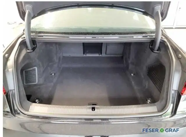 Audi A8 view 10