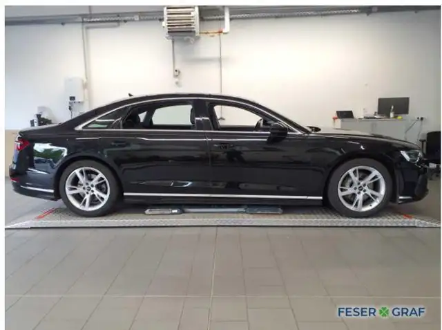 Audi A8 view 3