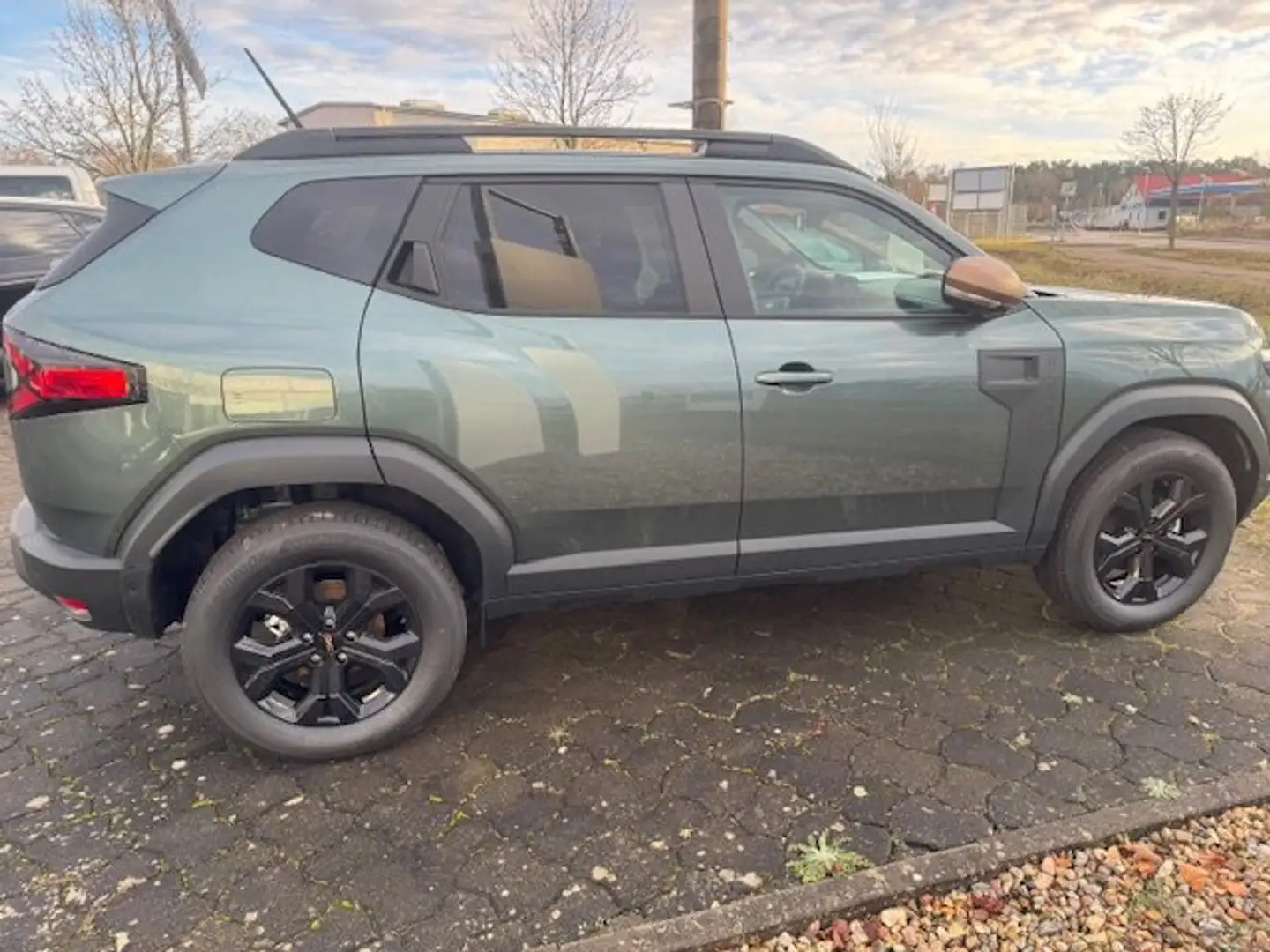 Dacia Duster EXTREME MILD HYBRID Grün - 1