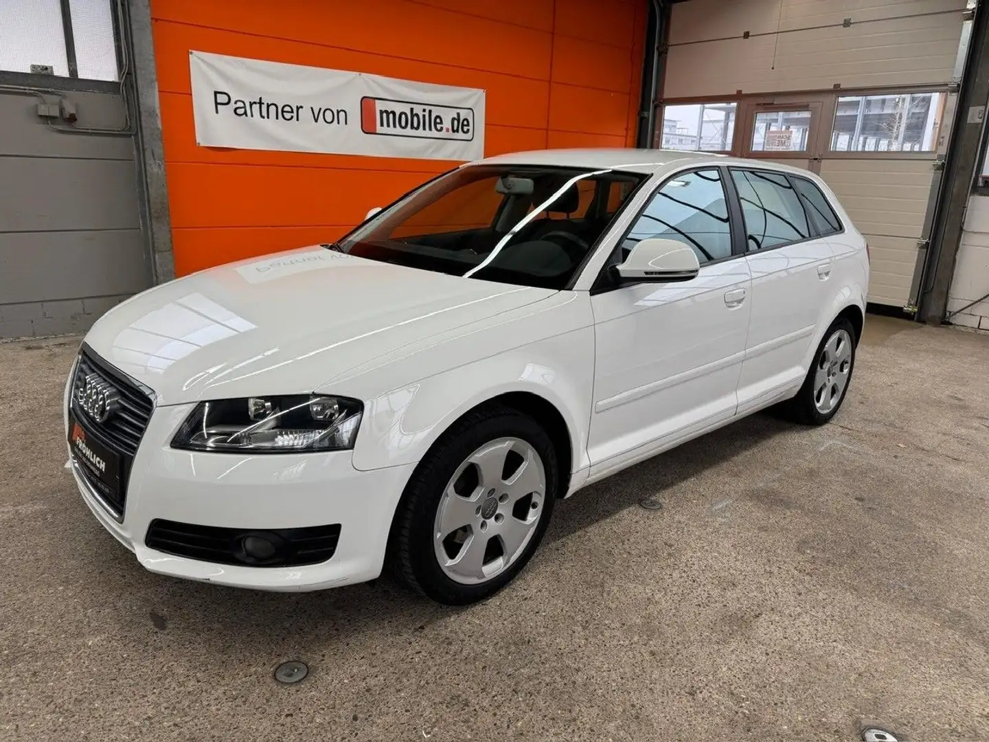 Audi A3 Sportback 1.6 Attraction Klimaaut. Blanc - 1