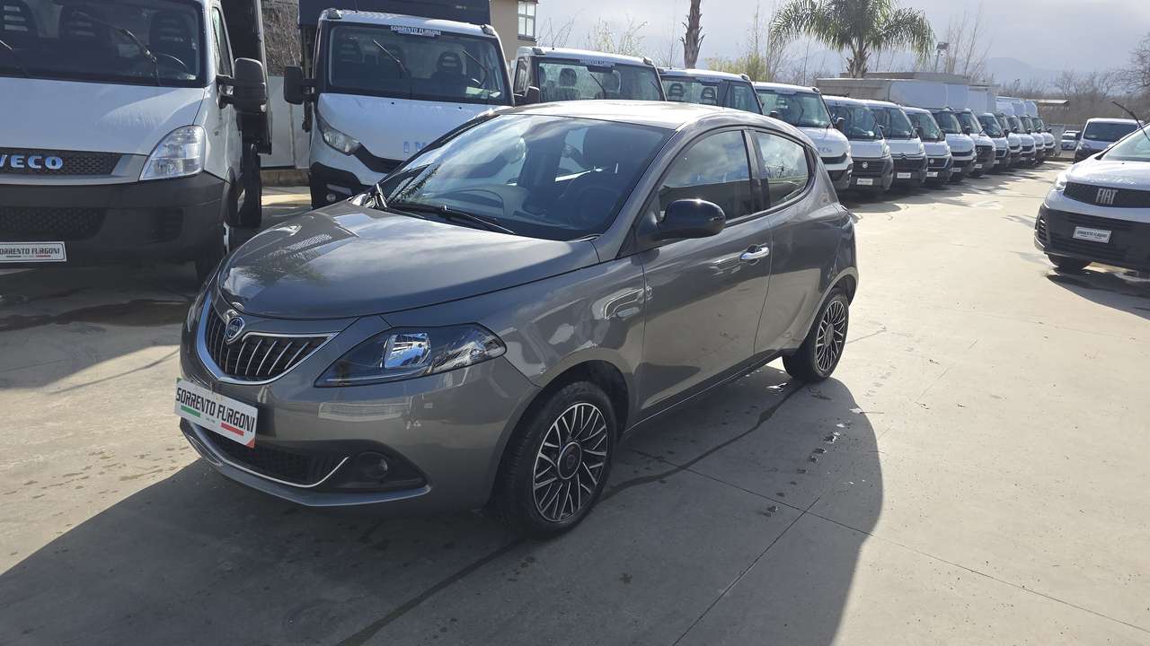 Lancia Ypsilon 1.0 firefly hybrid Platino S- 5.000 KM