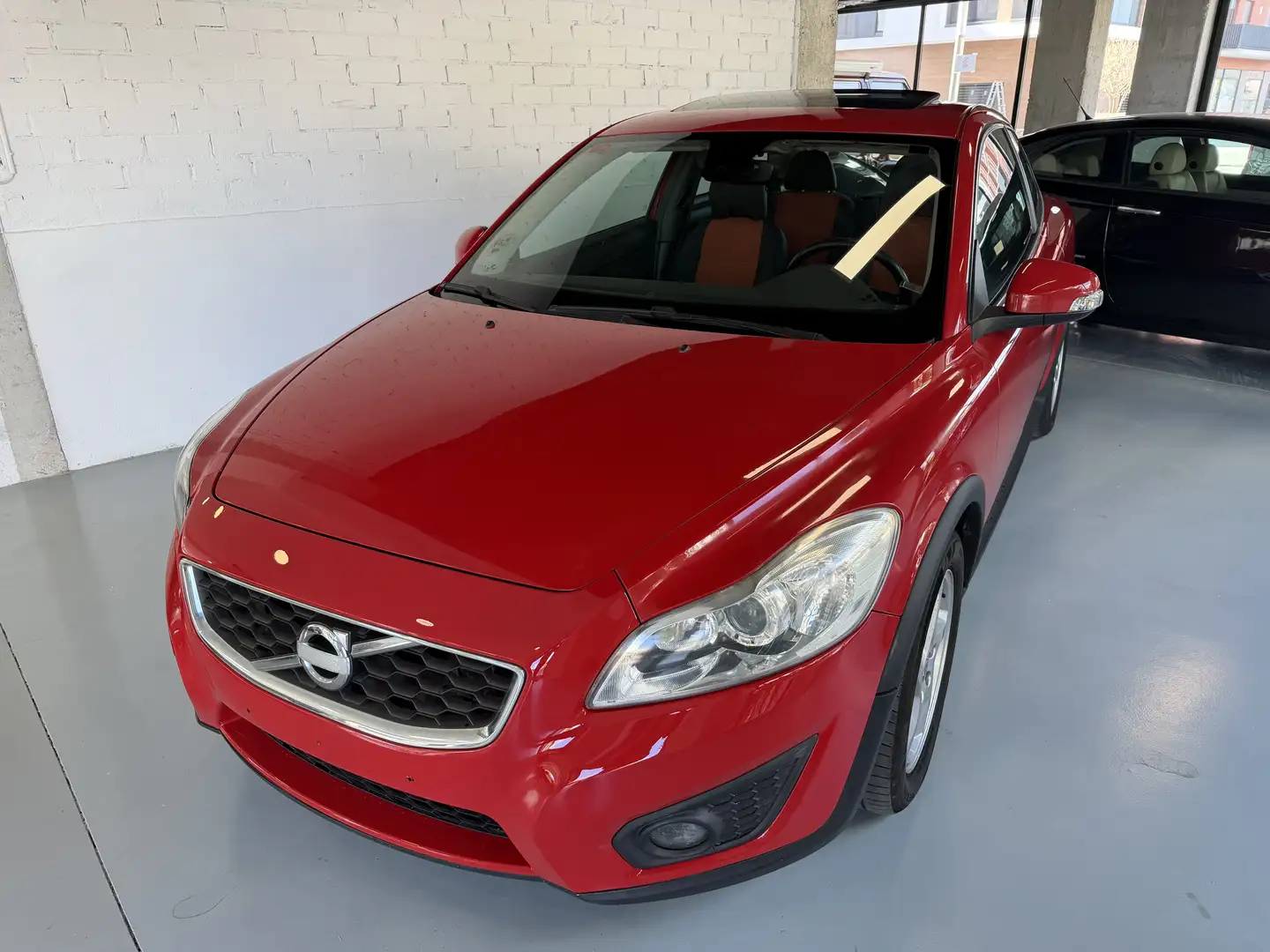 Volvo C30 2.0D Momentum Rojo - 1