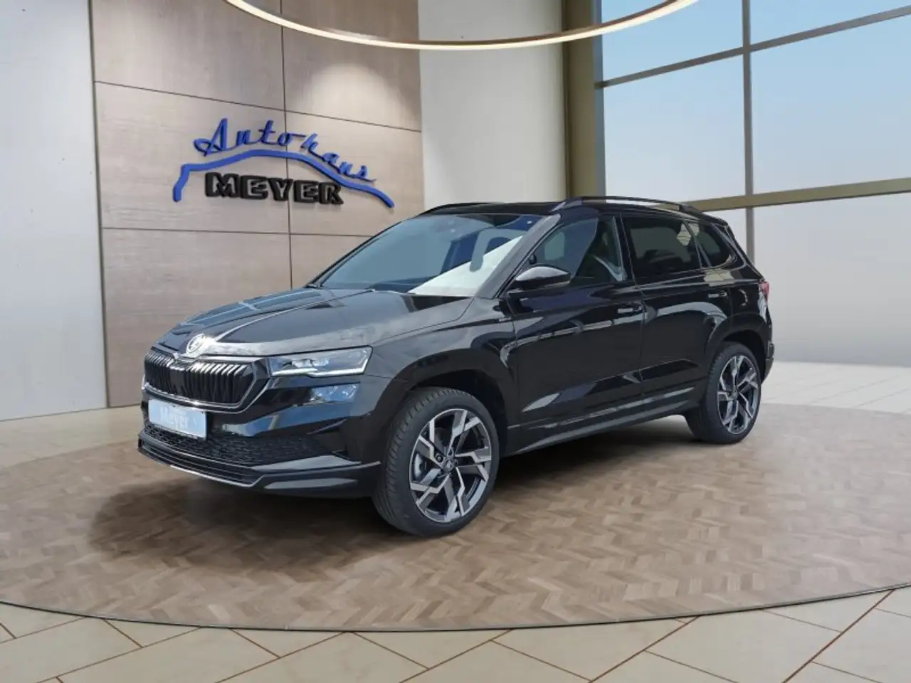 Skoda Karoq Sportline 2,0TSI DSG Pano/AHK/4*J.Gar/Navi/Matrix — миниатюра 1