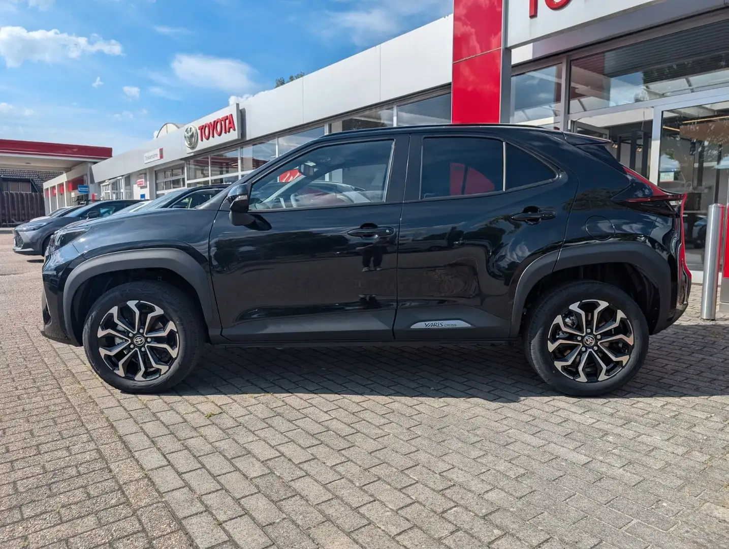 Toyota Yaris Cross Teamplayer 1,5-l-VVT-iE Hybrid 1,99% Zwart - 2