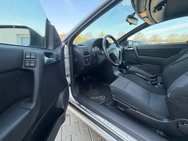 Opel Astra view 8