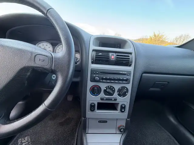 Opel Astra view 13