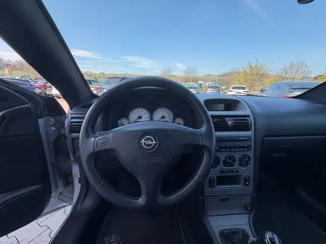 Opel Astra view 11