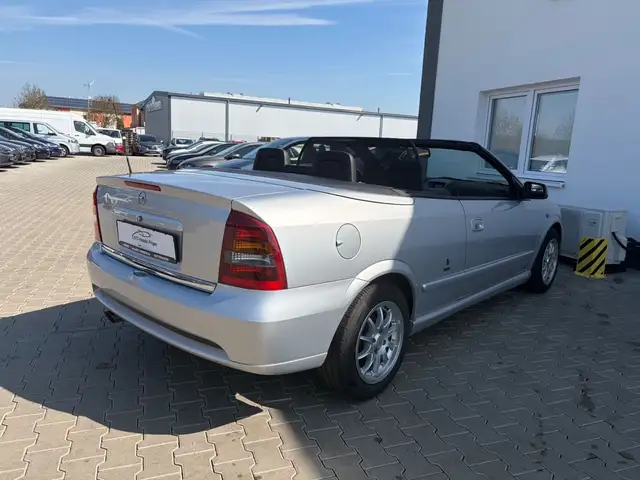 Opel Astra view 15