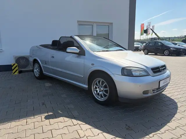 Opel Astra view 4