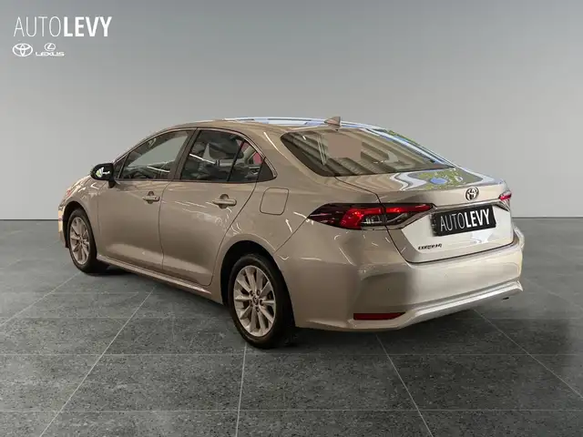 Toyota Corolla view 4