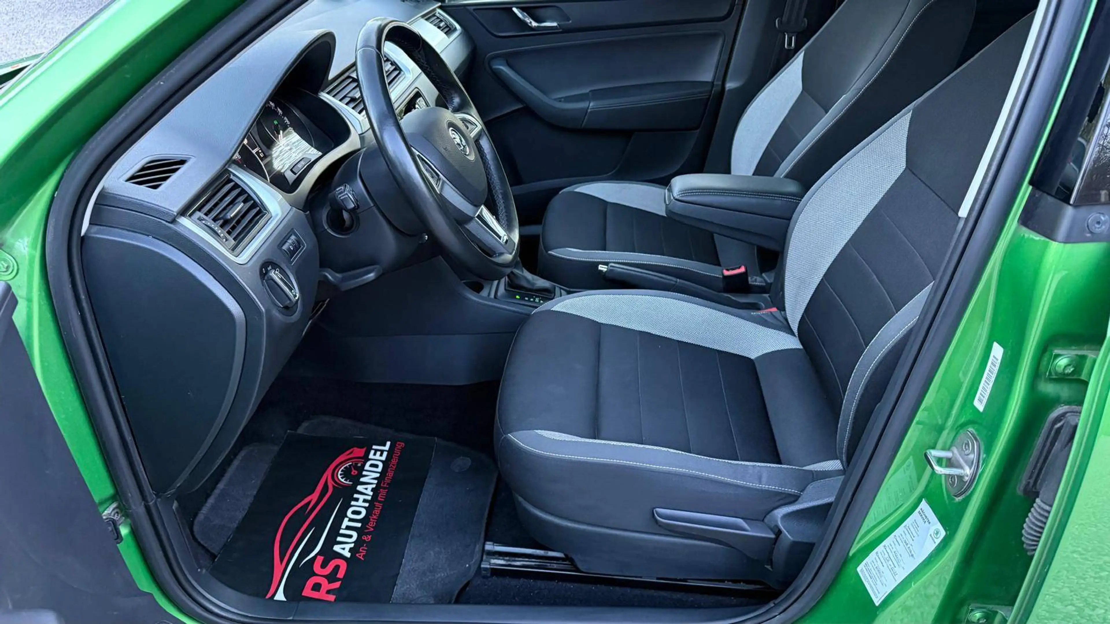 Skoda Rapid/Spaceback Ambition*AHK*Tempomat*PDC — photo 10